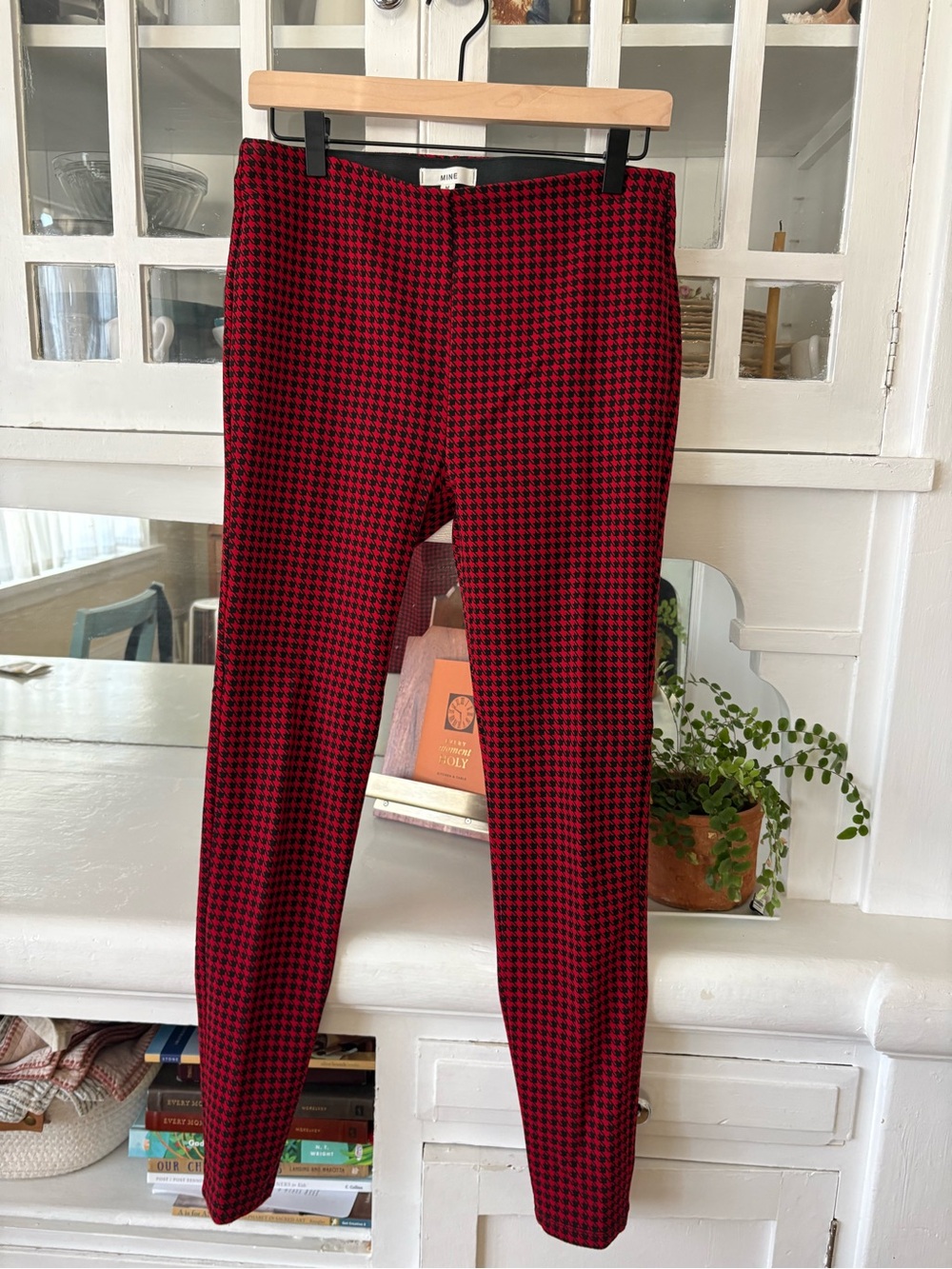 mine Red & Black Houndstooth Straight-Leg Pants